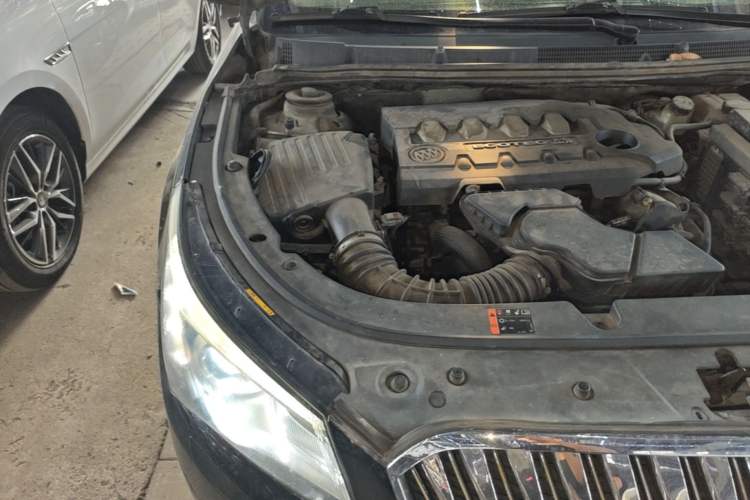 Used Buick LaCrosse 2013 2.4L SIDI Elite Comfort Version Engine Bay Right
