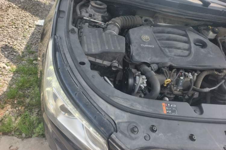 Used Buick LaCrosse 2013 2.0T SIDI Elite Tech Version Engine Bay Right