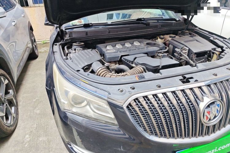 Used Buick LaCrosse 2013 2.4L SIDI Elite Comfort Version Engine Bay Right