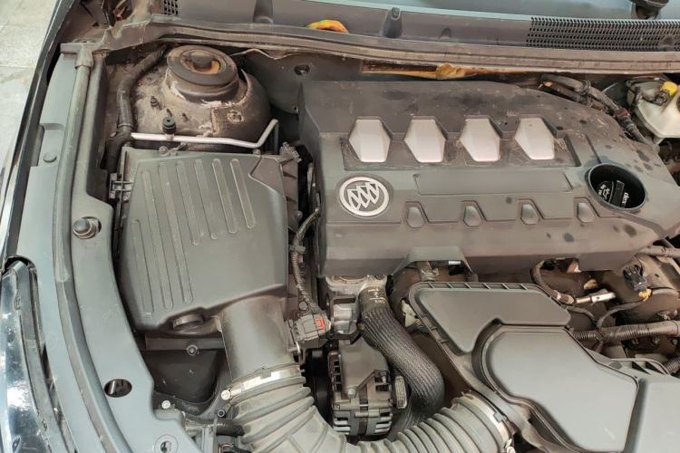 Used Buick LaCrosse 2013 2.4L SIDI Elite Comfort Version Engine Bay Right