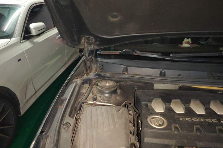 Used Buick LaCrosse 2013 2.4L SIDI Elite Comfort Version Engine Bay Right