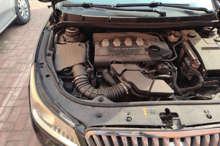 Used Buick LaCrosse 2013 2.4L SIDI Elite Comfort Version Engine Bay Right