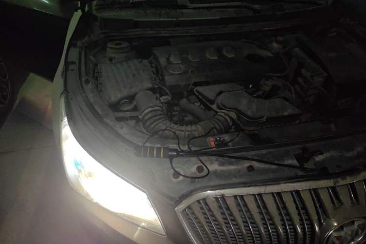 Used Buick LaCrosse 2013 2.4L SIDI Elite Comfort Version Engine Bay Right