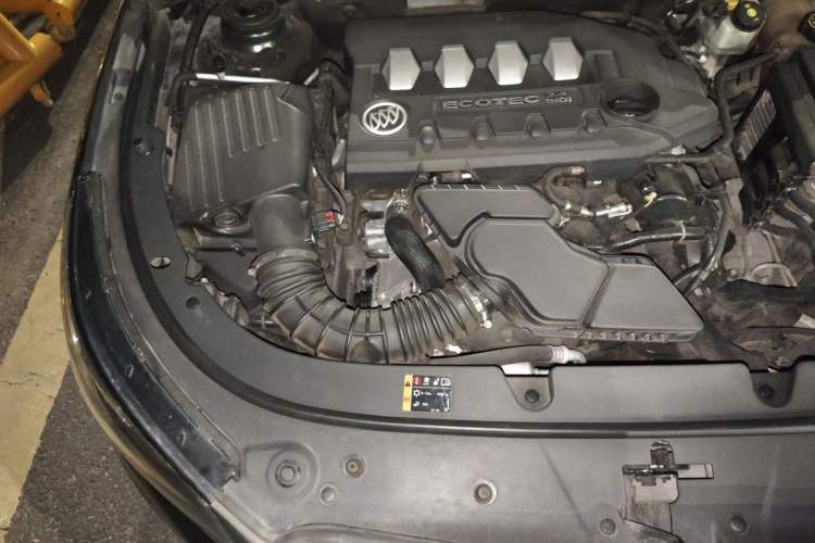 Used Buick LaCrosse 2013 2.4L SIDI Elite Comfort Version Engine Bay Right