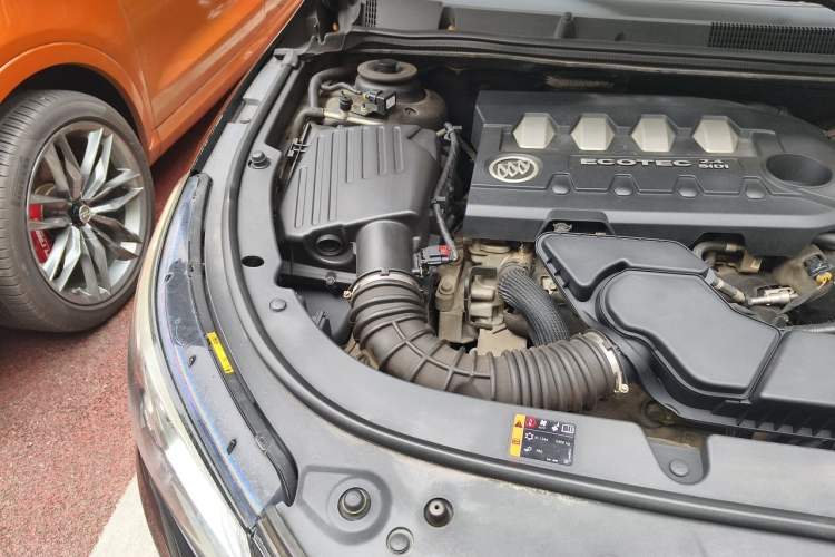 Used Buick LaCrosse 2013 2.4L SIDI Luxury Comfort Edition Engine Bay Right