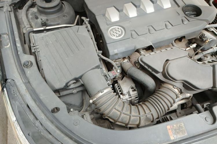 Used Buick LaCrosse 2013 2.4L SIDI Elite Comfort Version Engine Bay Right