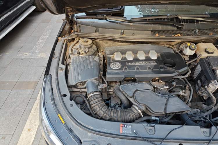 Used Buick LaCrosse 2013 2.4L SIDI Elite Comfort Version Engine Bay Right