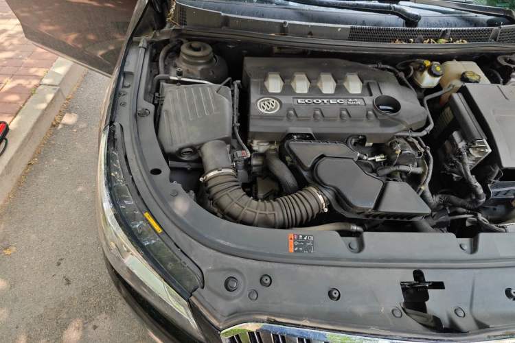 Used Buick LaCrosse 2013 2.4L SIDI Elite Comfort Version Engine Bay Right