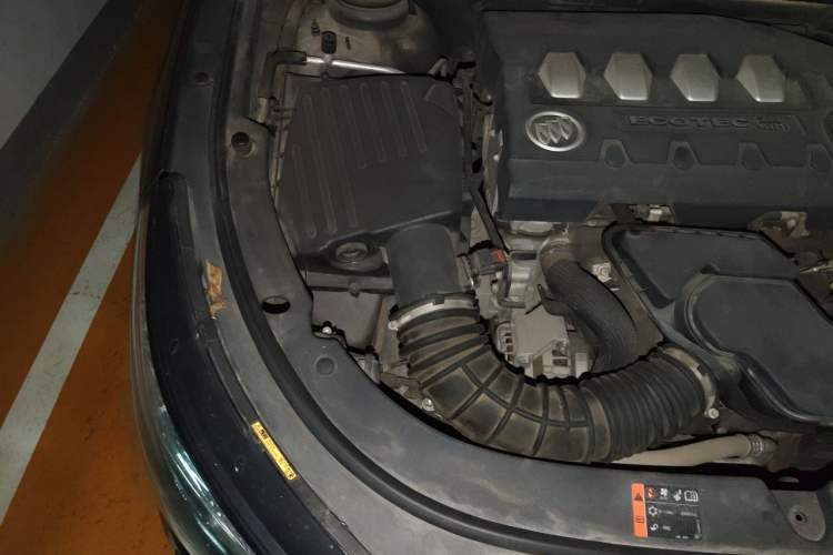 Used Buick LaCrosse 2013 2.4L SIDI Elite Comfort Version Engine Bay Right