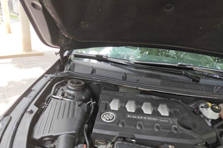Used Buick LaCrosse 2013 2.4L SIDI Elite Comfort Version Engine Bay Right