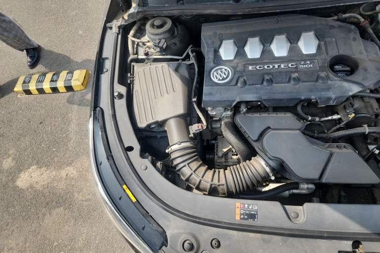 Used Buick LaCrosse 2013 2.4L SIDI Luxury Comfort Edition Engine Bay Right