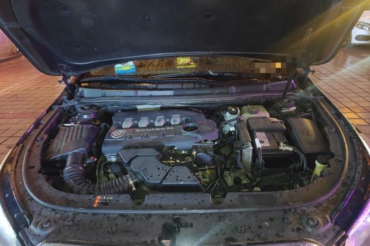Used Buick LaCrosse 2013 2.4L SIDI Leading Comfort Version Engine Bay