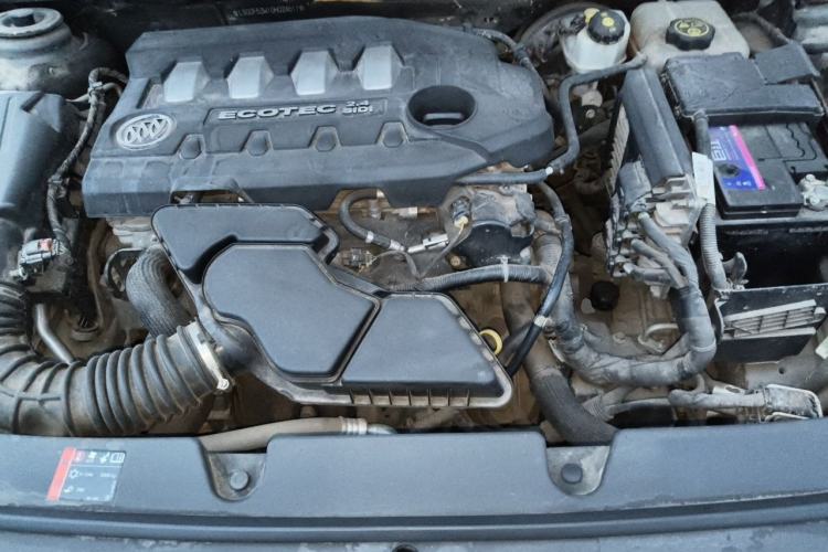 Used Buick LaCrosse 2013 2.4L SIDI Elite Comfort Version Engine Bay