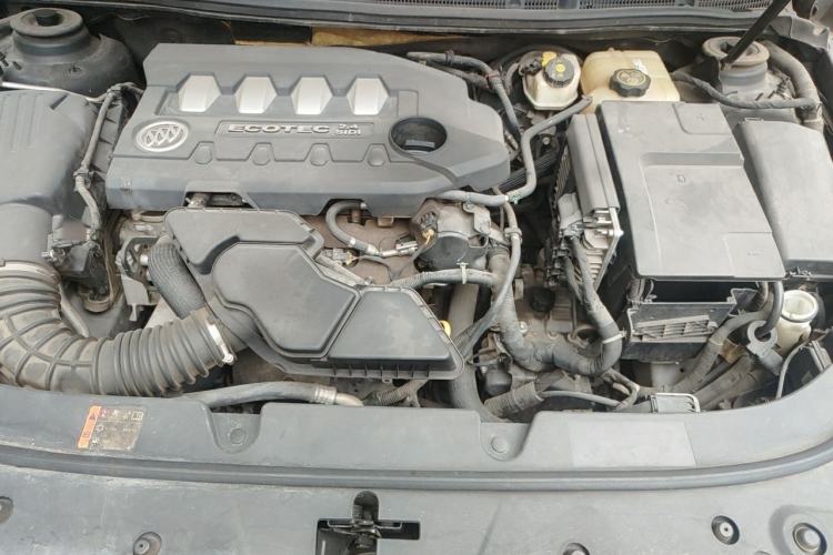 Used Buick LaCrosse 2013 2.4L SIDI Elite Comfort Version Engine Bay