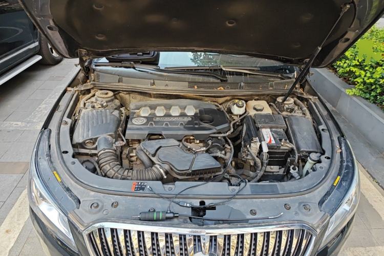 Used Buick LaCrosse 2013 2.4L SIDI Elite Comfort Version Engine Bay