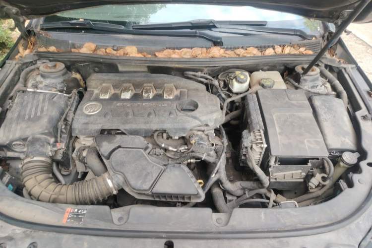 Used Buick LaCrosse 2013 2.4L SIDI Elite Comfort Version Engine Bay