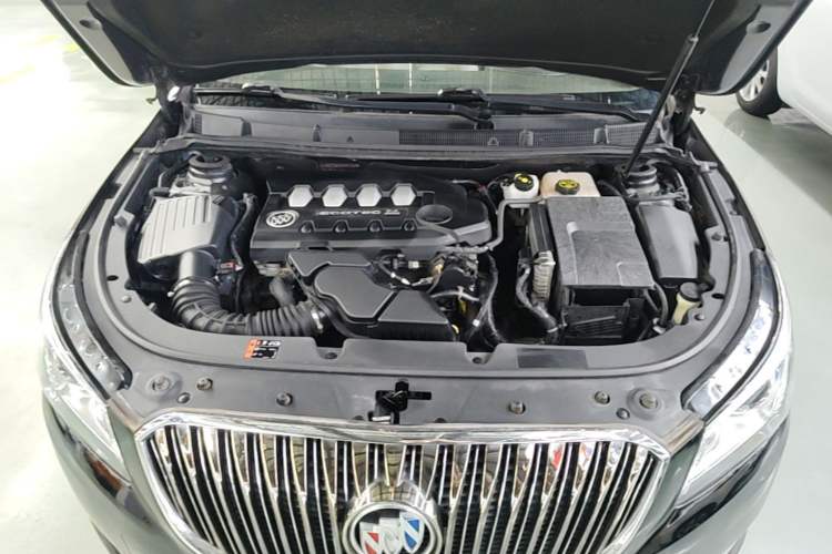 Used Buick LaCrosse 2013 2.4L SIDI Leading Comfort Version Engine Bay