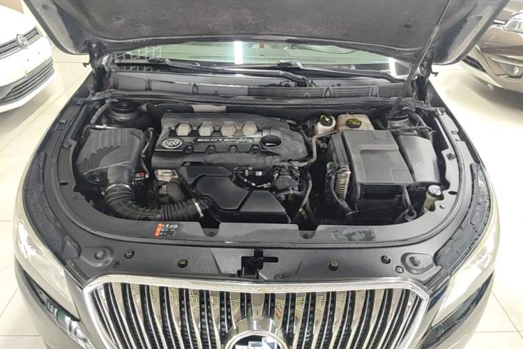 Used Buick LaCrosse 2013 2.4L SIDI Leading Comfort Version Engine Bay