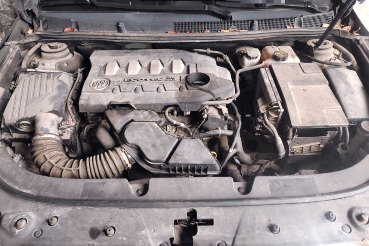 Used Buick LaCrosse 2013 2.4L SIDI Elite Comfort Version Engine Bay