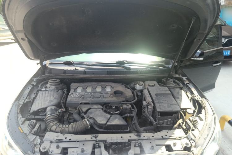 Used Buick LaCrosse 2013 2.4L SIDI Elite Comfort Version Engine Bay