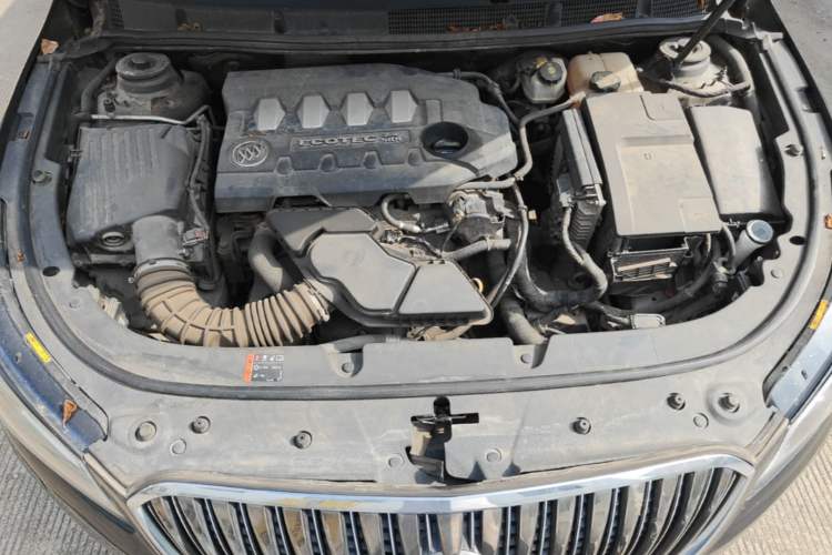 Used Buick LaCrosse 2013 2.4L SIDI Elite Comfort Version Engine Bay