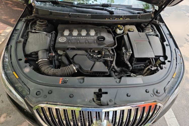 Used Buick LaCrosse 2013 2.4L SIDI Elite Comfort Version Engine Bay