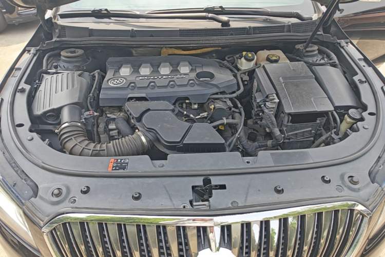 Used Buick LaCrosse 2013 2.4L SIDI Leading Comfort Version Engine Bay