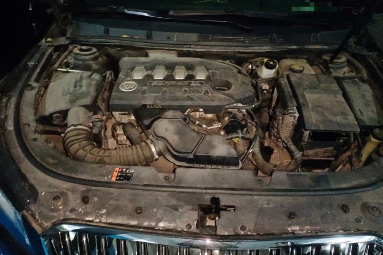 Used Buick LaCrosse 2013 2.4L SIDI Leading Comfort Version Engine Bay