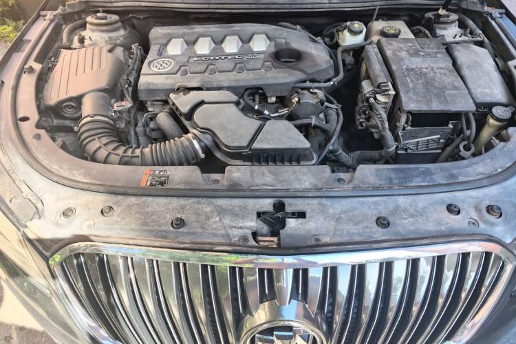 Used Buick LaCrosse 2013 2.4L SIDI Leading Comfort Version Engine Bay