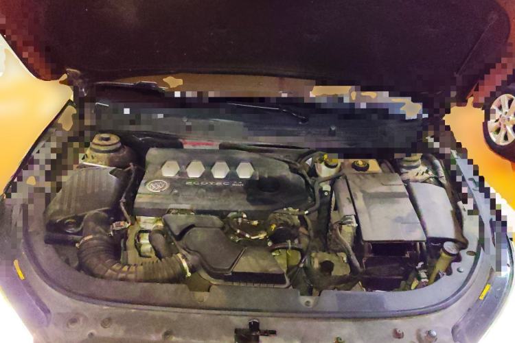 Used Buick LaCrosse 2013 2.4L SIDI Elite Comfort Version Engine Bay
