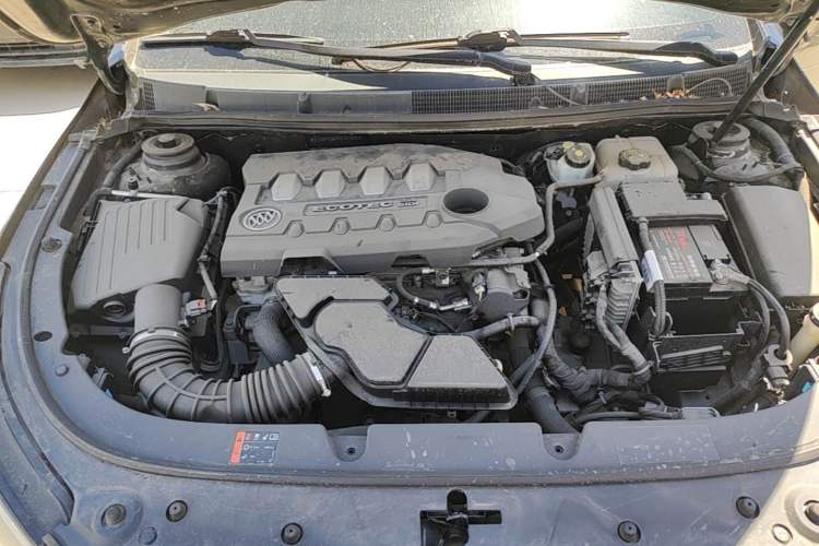 Used Buick LaCrosse 2013 2.4L SIDI Leading Comfort Version Engine Bay