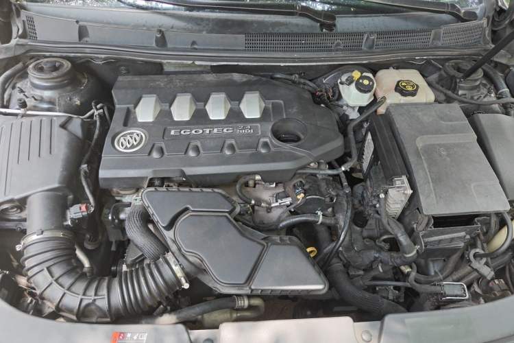 Used Buick LaCrosse 2013 2.4L SIDI Elite Comfort Version Engine Bay