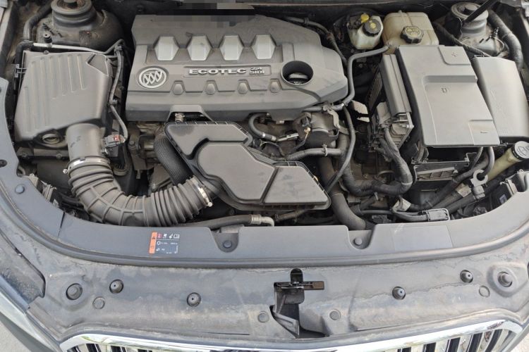 Used Buick LaCrosse 2013 2.4L SIDI Elite Comfort Version Engine Bay
