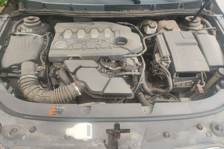 Used Buick LaCrosse 2013 2.4L SIDI Leading Comfort Version Engine Bay