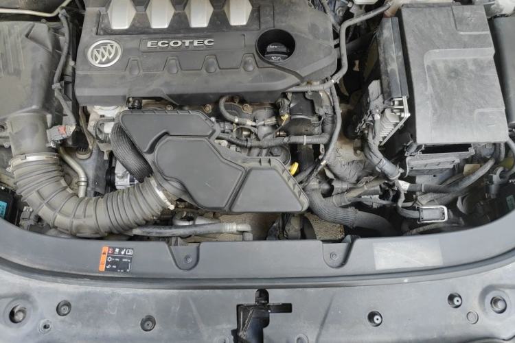 Used Buick LaCrosse 2013 2.4L SIDI Leading Comfort Version Engine Bay