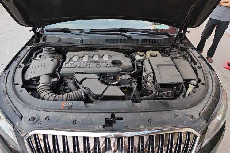 Used Buick LaCrosse 2013 2.4L SIDI Elite Comfort Version Engine Bay