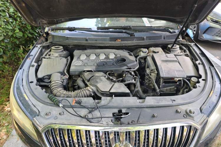 Used Buick LaCrosse 2013 2.0T SIDI Elite Tech Version Engine Bay