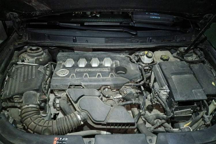 Used Buick LaCrosse 2013 2.4L SIDI Leading Comfort Version Engine Bay