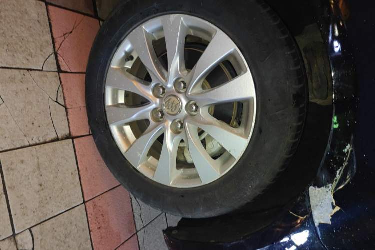 Used Buick LaCrosse 2013 2.4L SIDI Leading Comfort Version Exterior 1