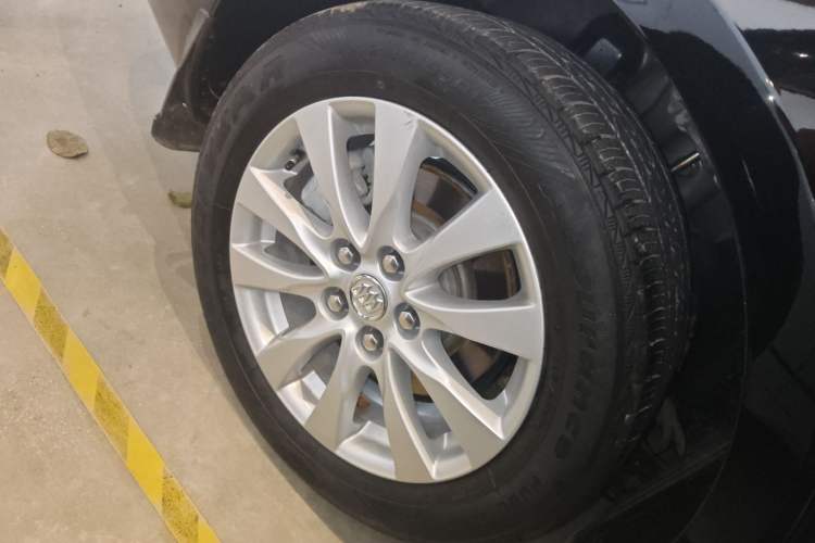 Used Buick LaCrosse 2013 2.4L SIDI Leading Comfort Version Exterior 2