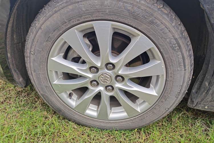 Used Buick LaCrosse 2013 2.4L SIDI Leading Comfort Version Exterior 4