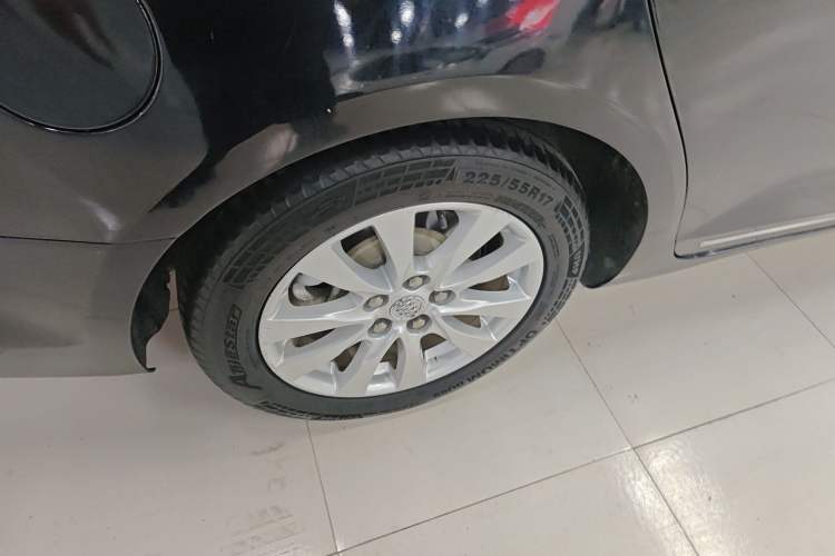 Used Buick LaCrosse 2013 2.4L SIDI Leading Comfort Version Exterior 5
