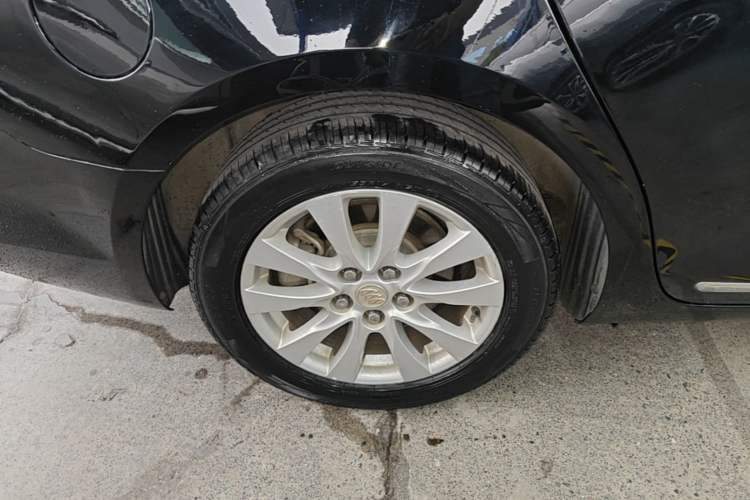 Used Buick LaCrosse 2013 2.4L SIDI Leading Comfort Version Exterior 5