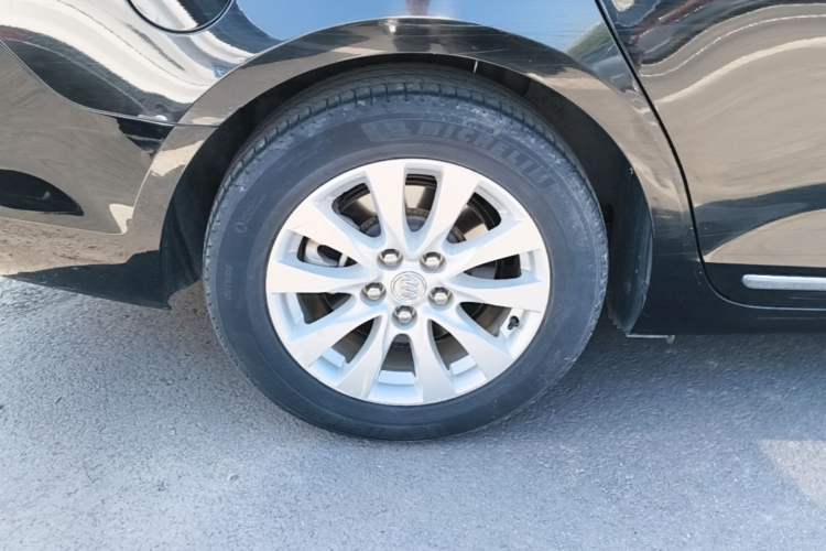 Used Buick LaCrosse 2013 2.4L SIDI Leading Comfort Version Exterior 5