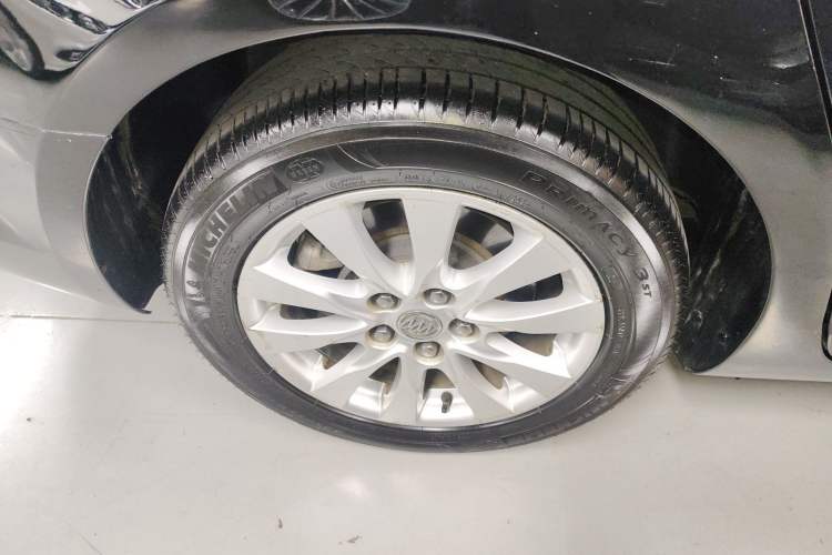 Used Buick LaCrosse 2013 2.4L SIDI Elite Comfort Version Exterior 5