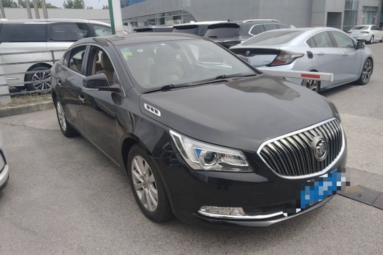 Used Buick LaCrosse 2013 2.4L SIDI Leading Comfort Version Front Right 45 Deg
