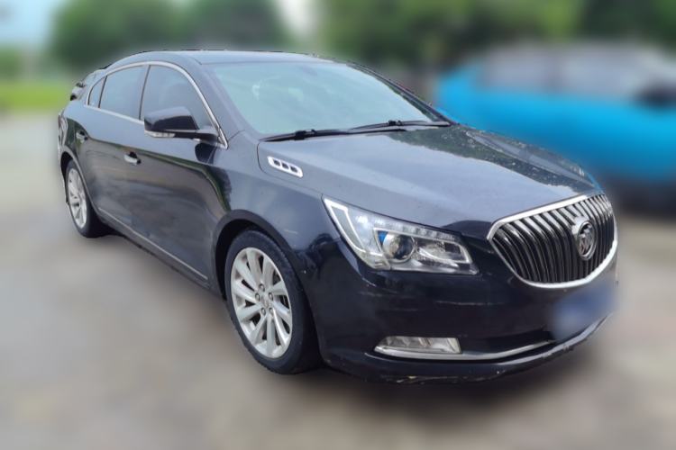 Used Buick LaCrosse 2013 2.4L SIDI Luxury Comfort Edition Front Right 45 Deg