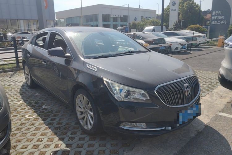 Used Buick LaCrosse 2013 2.4L SIDI Luxury Comfort Edition Front Right 45 Deg