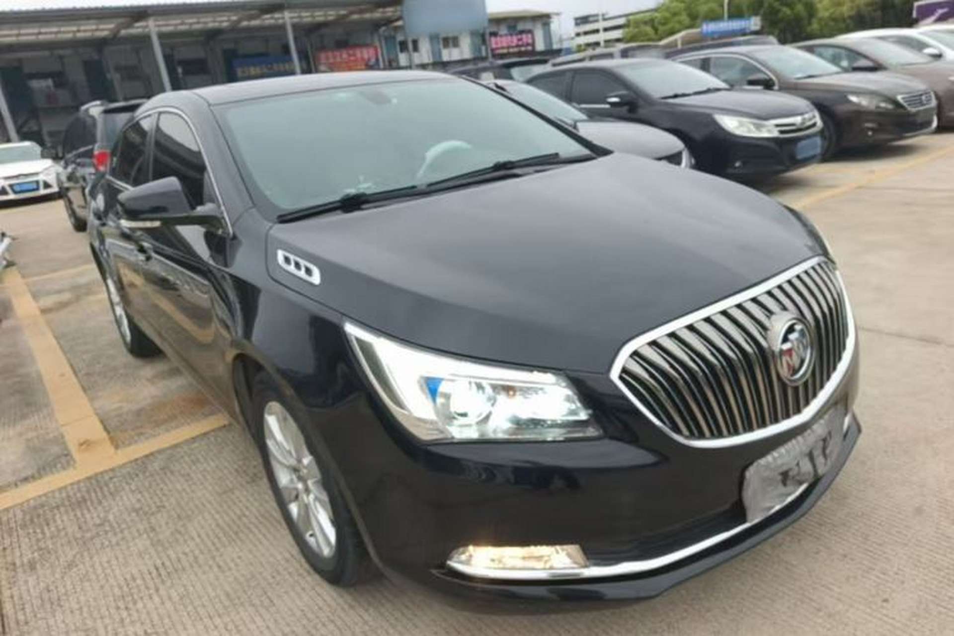 Used Buick LaCrosse 2013 2.4L SIDI Leading Comfort Version Front Right 45 Deg