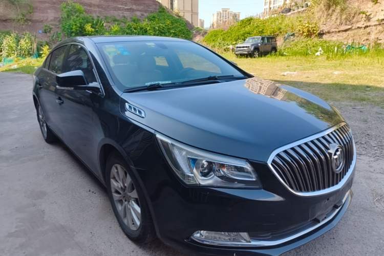 Used Buick LaCrosse 2013 2.4L SIDI Leading Comfort Version Front Right 45 Deg